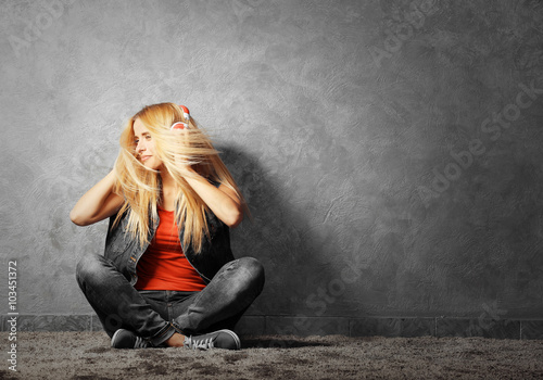 Young woman sitting on the ...
