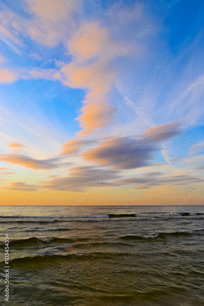Obraz premium Stunning stratus cloud formations at sunset over the Baltic sea. Gdansk Bay, Pomerania, northern Poland.