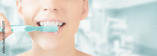 Bocca spazzolino denti pulizia photo