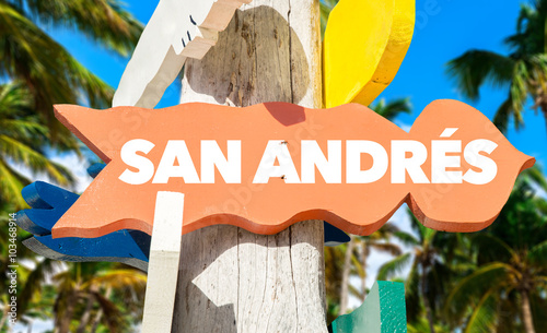 San Andres welcome sign with palm trees