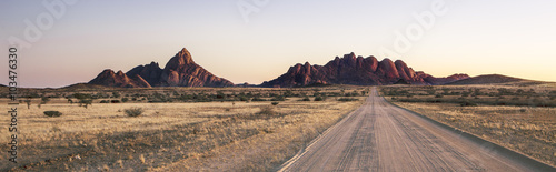 Fototapeta samoprzylepna Krajobraz Spitzkoppe, Namibia.