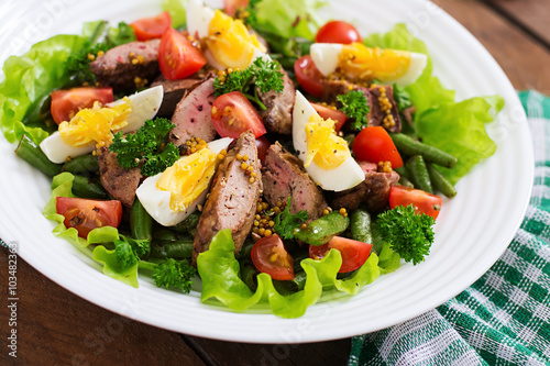 Warm salad with chicken liver, green beans, eggs, tomatoes and balsamic dressing