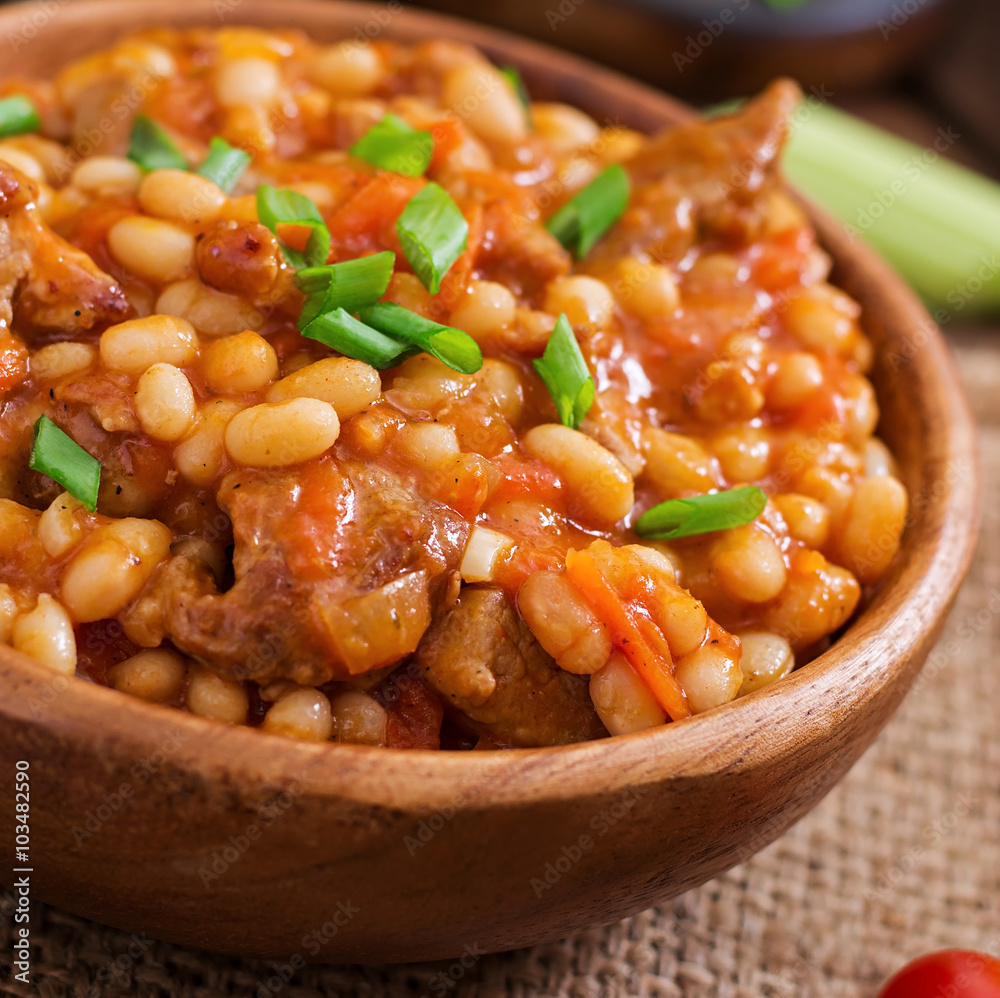 Steamed white beans with meat in tomato sauce Steamed white beans with meat in tomato sauce
