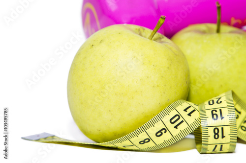 apples with measuring tape and dumbbells