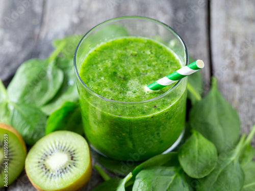 fresh green smoothie on wooden surface