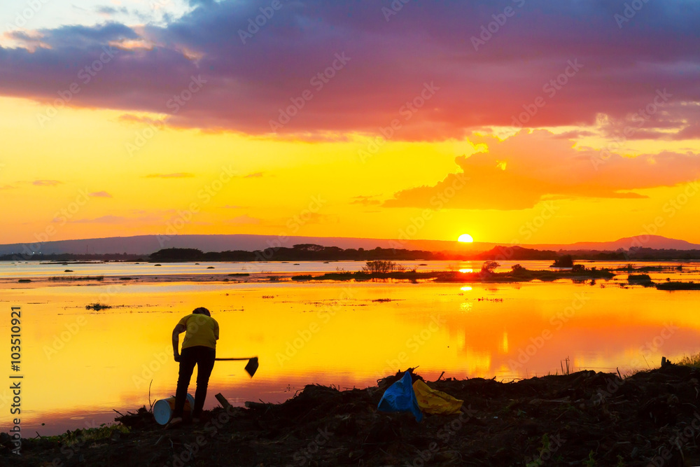 Fototapeta premium Sunset farmer on river