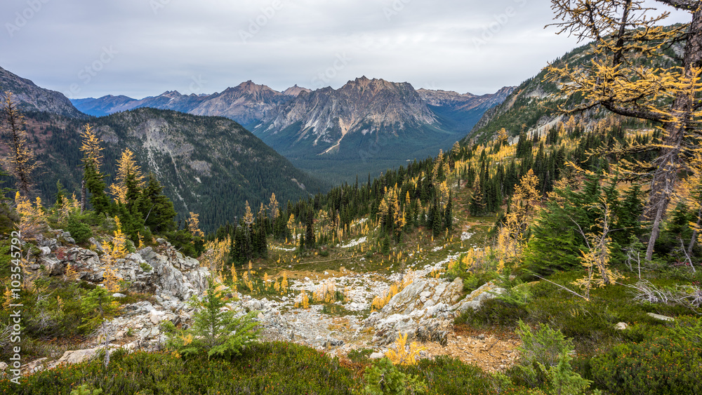 Rocky mountains that propped up the sky, HEATHER-MAPLE PASS LOOP TRAIL, Washington state