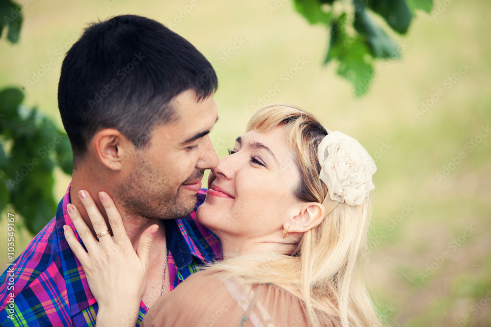 Fototapeta premium Lovers kiss Closeup
