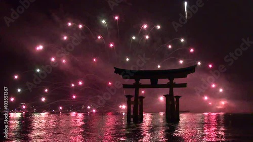 宮島水中花火大会　絶景 日本一の水中花火と厳島神社大鳥居