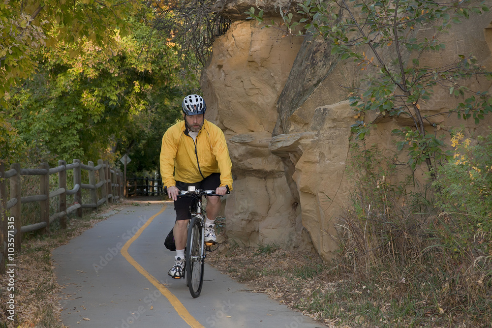 Fototapeta premium riding a bike on scenic trail