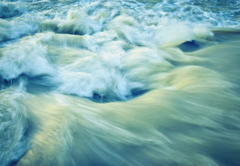 Papier peint photo Rivière Rapides automnaux aux teintes rétro  © Jozef Jankola