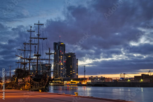 Fototapeta MORSKIE MIASTO GDYNIA - SKWER KOŚCIUSZKI