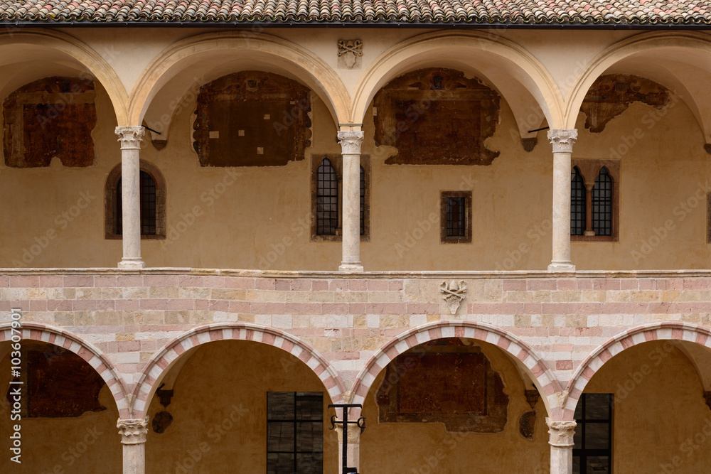 Colonnato in chiostro di San Francesco