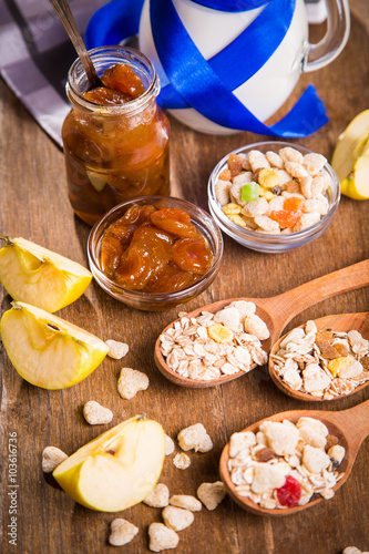 muesli with confiture