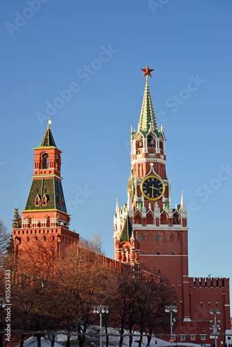 Fototapeta Naklejka Na Ścianę i Meble -  Spasskaya and Nabatnaya tower of Moscow Kremlin, Russia