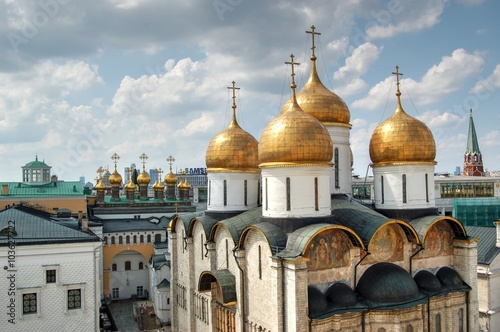 Купола, кресты и фрески Успенский собор Московского Кремля. Москва. Domes, crosses and frescoes of the assumption Cathedral of the Moscow Kremlin. Moscow