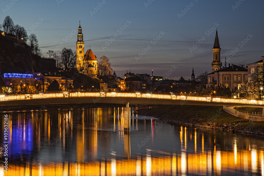 Fototapeta premium Salzburgo nocturno