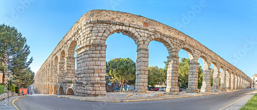 Fotografija Corner of ancient Roman aqueduct in Segovia