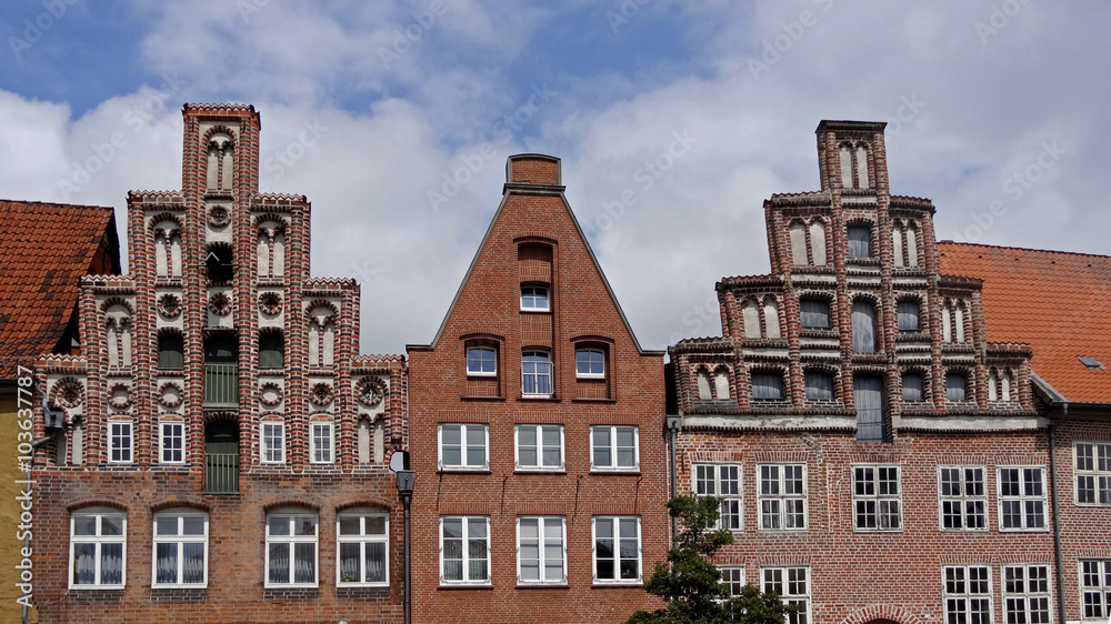 Fototapeta premium Giebel von Gebäuden in Lüneburg
