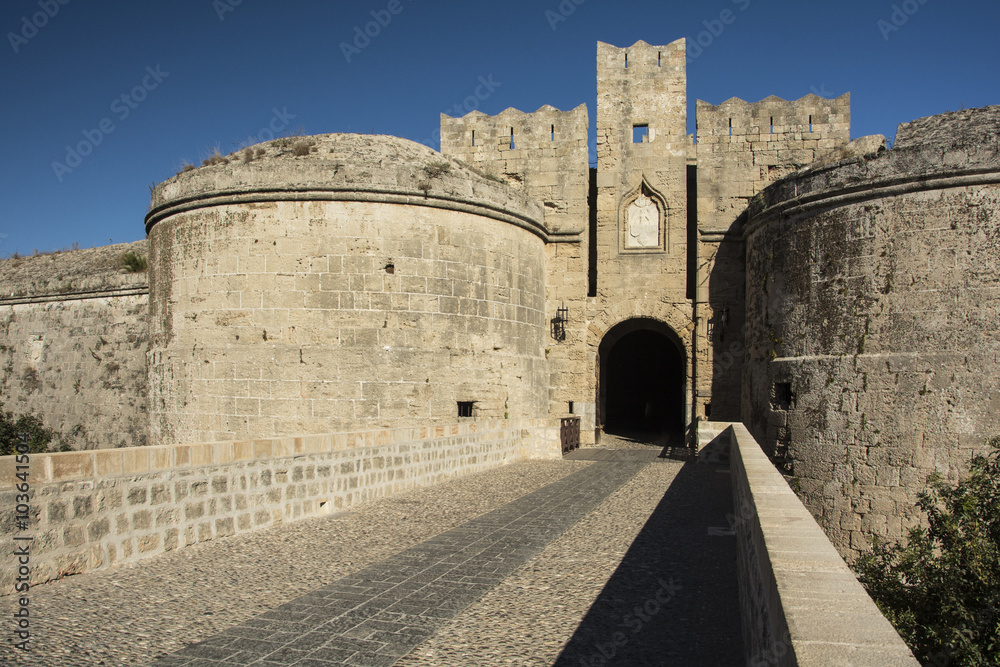Obraz premium Rhodos, das D´Amboise-Tor der Stadtmauer.