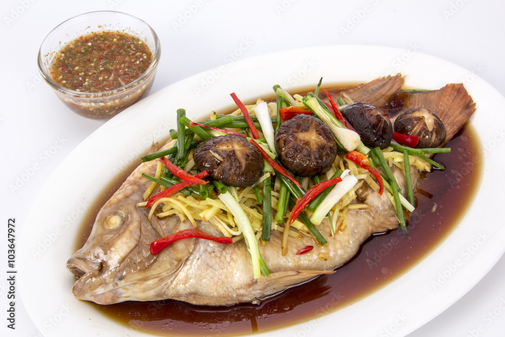 Steamed fish with soy sauce (pla neung see ew)
