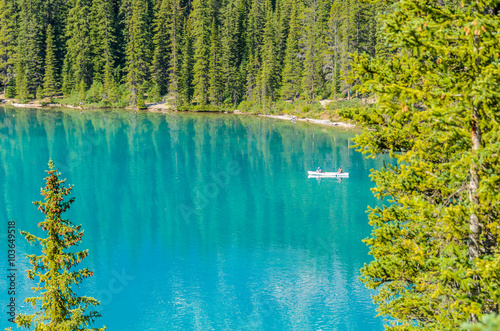 Fototapeta Naklejka Na Ścianę i Meble -  Majestic mountain lake in Canada.