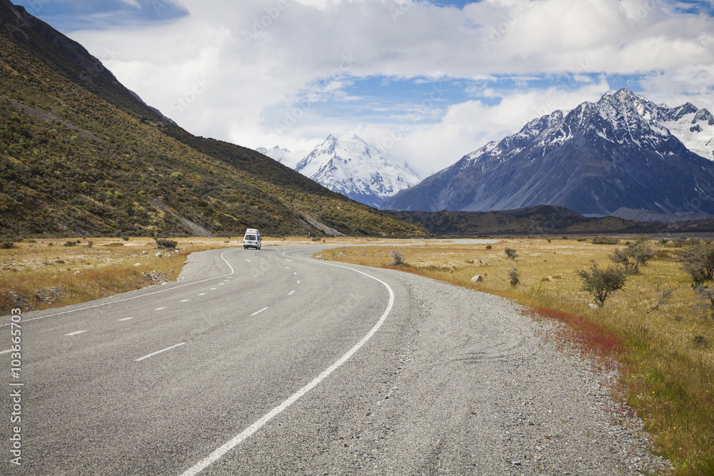 Naklejka premium Berge und Wege im Mount Cook National Park Neuseeland