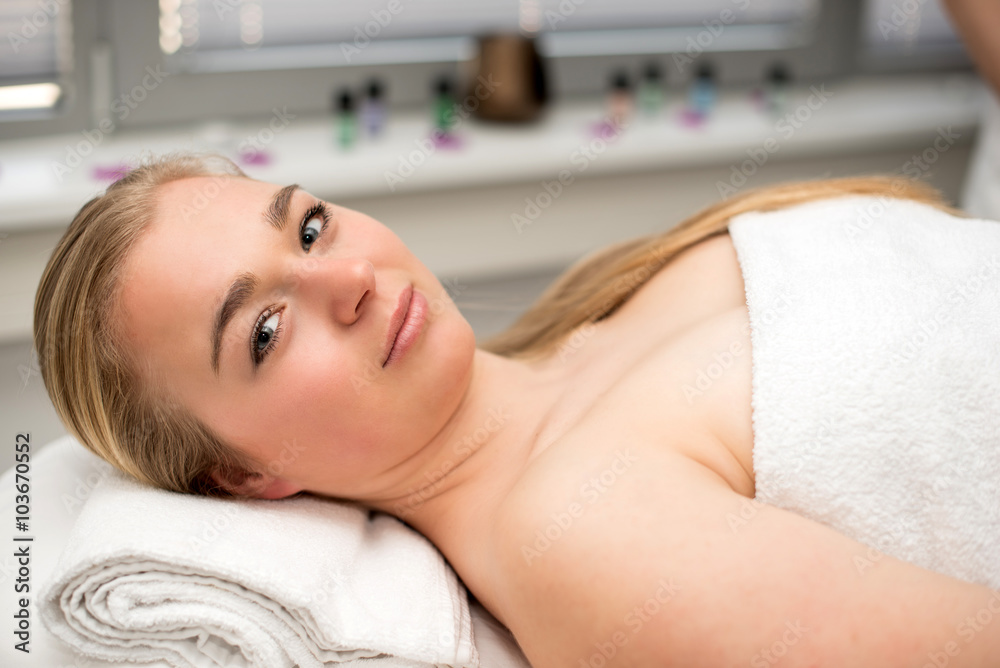 Obraz premium Woman lying on massage table prepaired for beauty treatment.