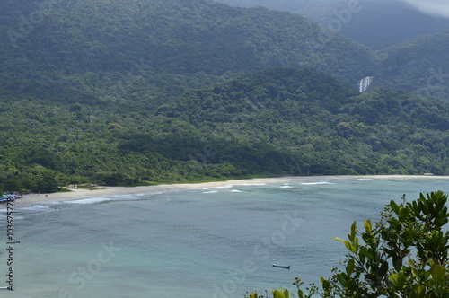 Praia de castelhanos em Ilha Bela photo