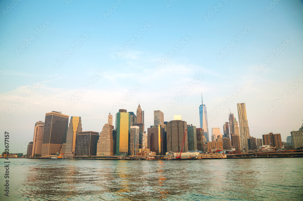 Manhattan cityscape with the Brooklyn bridge