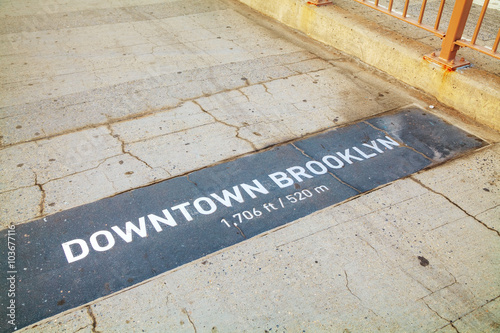 Obraz na płótnie Brooklyn sign at the Brooklyn bridge in New York w salonie