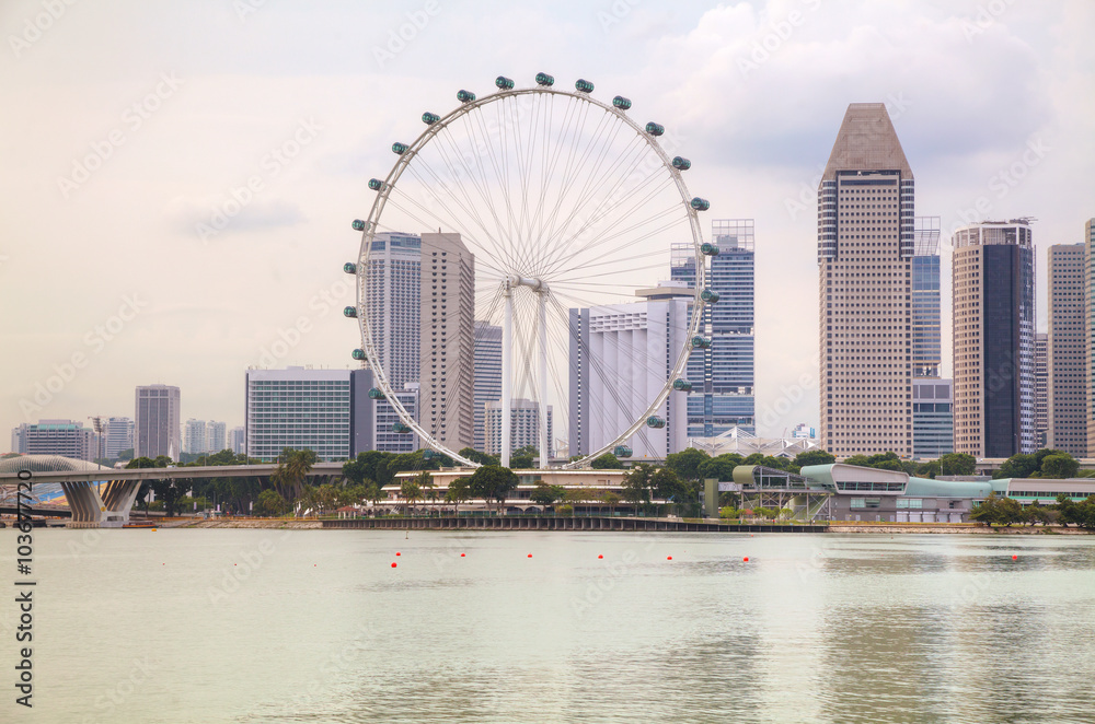 Fototapeta premium Downtown Singapore as seen from the Marina Bay