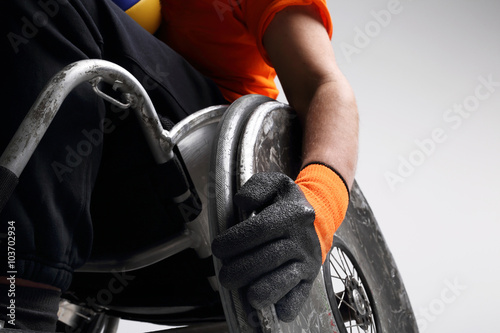 Niepełnosprawny na wózku inwalidzkim