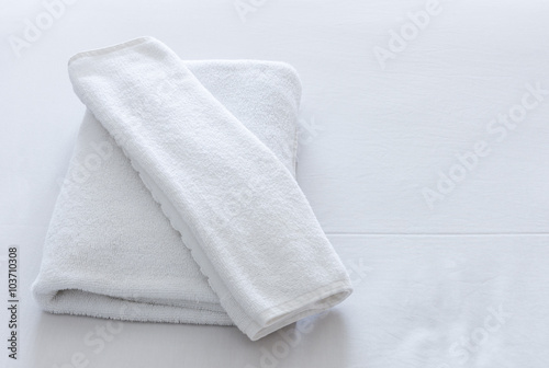 White towel set
