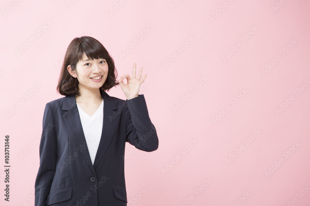 スーツの女性 スーツの女性