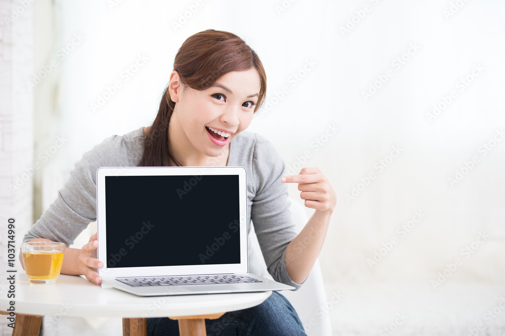 woman show laptop woman show laptop