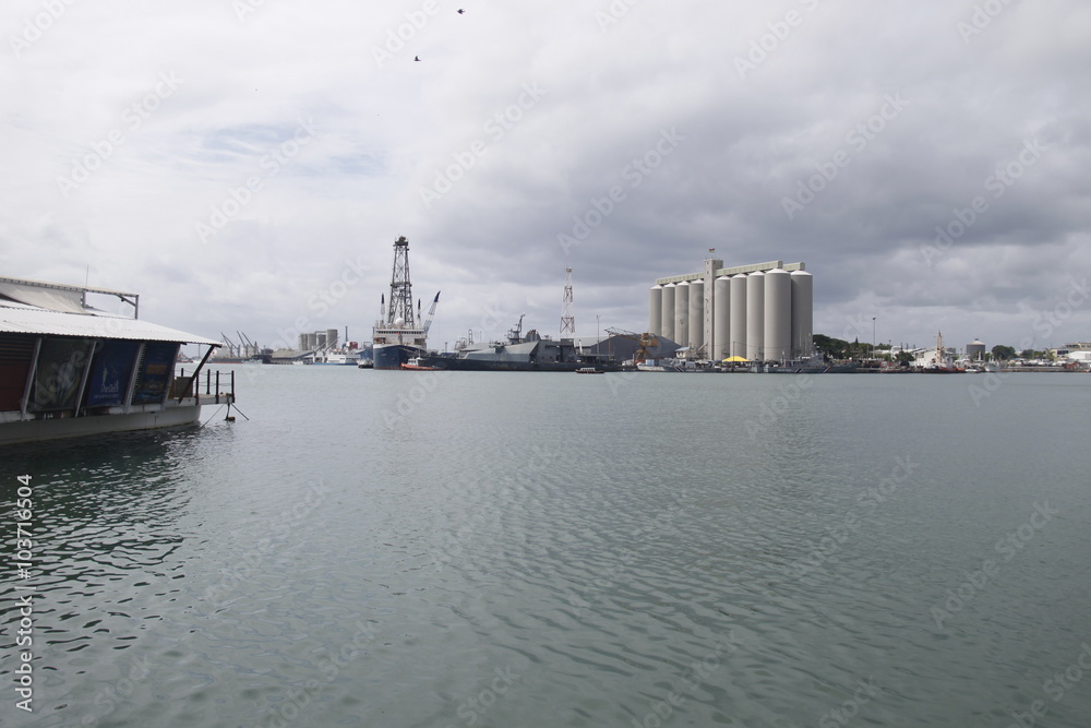 Zone portuaire industrielle de Port Louis à l'Ile Maurice