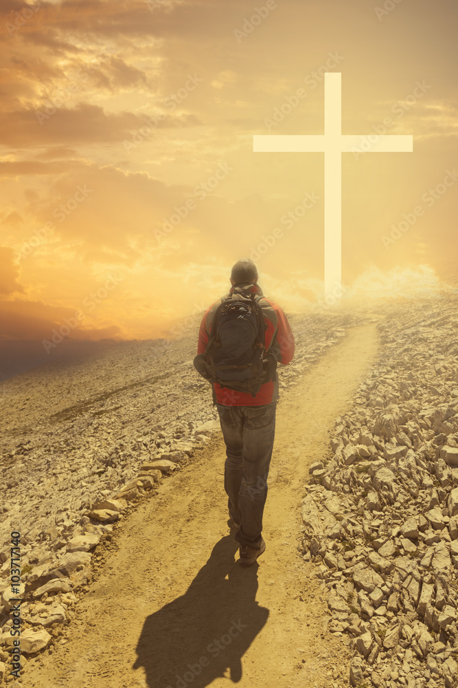 Man walking to the cross - obrazy, fototapety, plakaty 