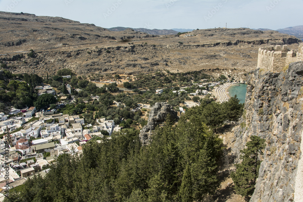 Rhodos, Lindos, Blick von der Akropolis auf den Ort.