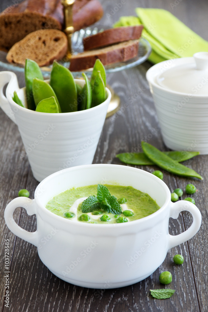 Puree the soup young green peas.