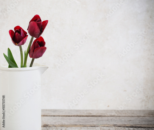 Fototapeta Naklejka Na Ścianę i Meble -  tulips on white grunge background