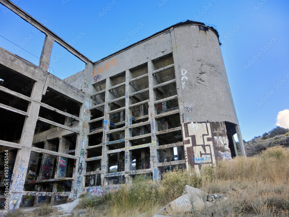 Obraz premium Abandoned industrial factory structure in morning light - landscape color photo