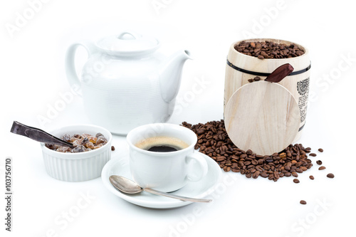 Kaffee - Geschirr - Bohnen freigestellt