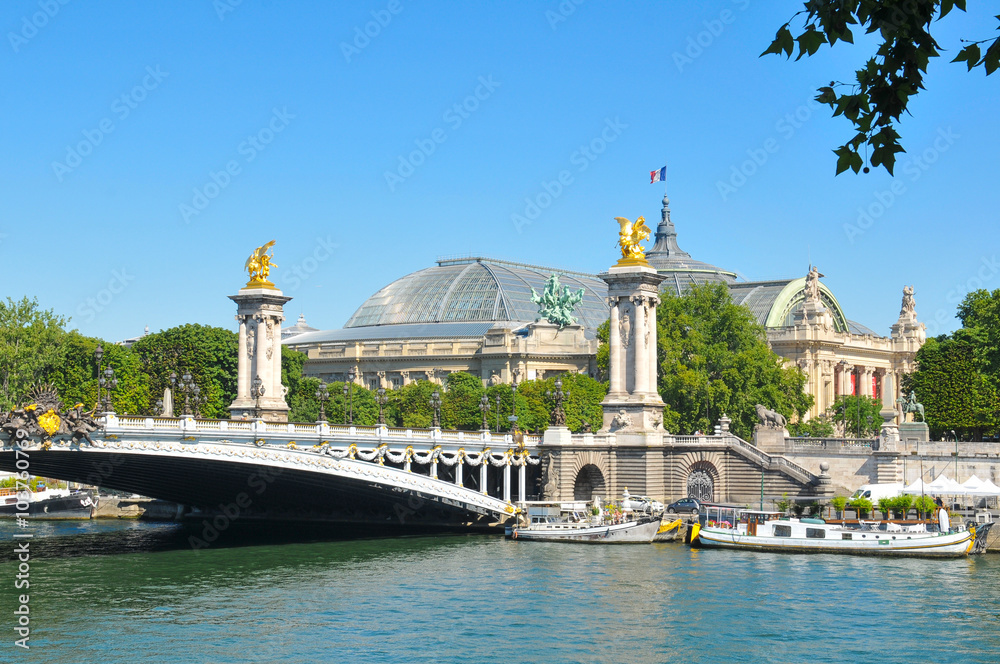 Alexandre III bridge in Paris