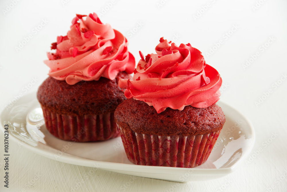 red velvet cupcakes with cream cheese icing red velvet cupcakes with cream cheese icing