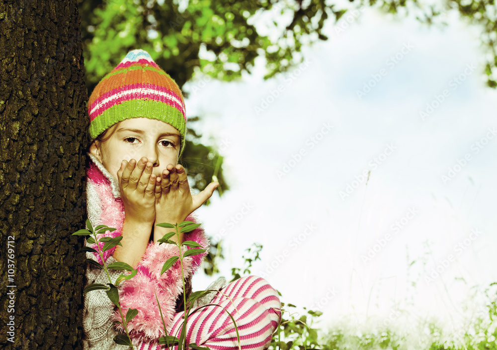 Fototapeta premium Little girl leaning on the tree 