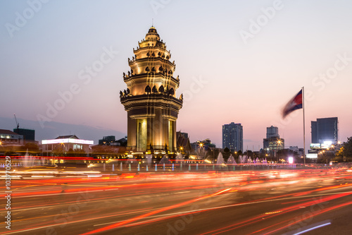 Obraz na płótnie Sunset over Phnom Penh w salonie