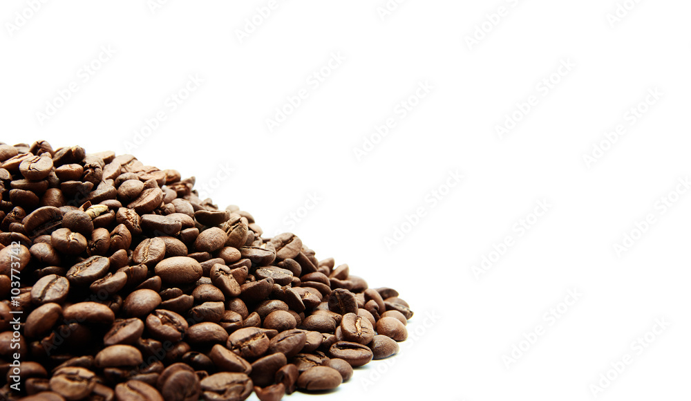 Obraz premium Coffee Beans isolated on white
