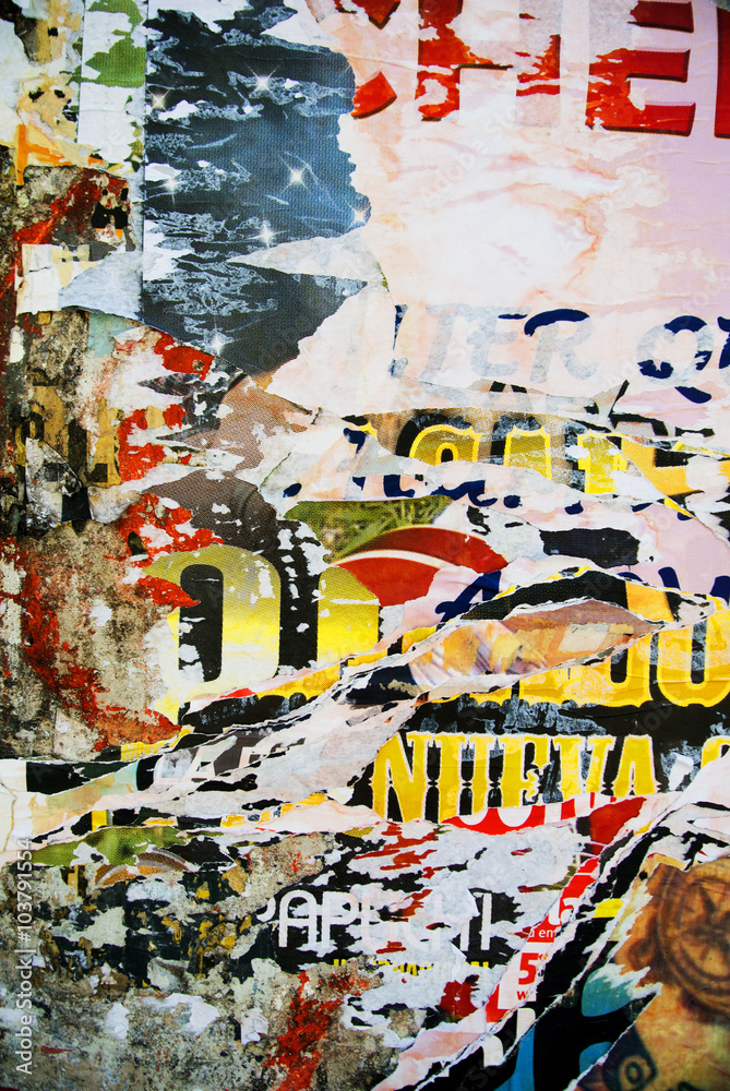 Fototapeta premium Losowe tekstury tła kolaż papieru typografii na ścianie