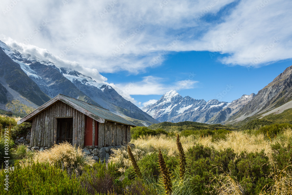 Alpine hut on Hooker Valley Track Alpine hut on Hooker Valley Track